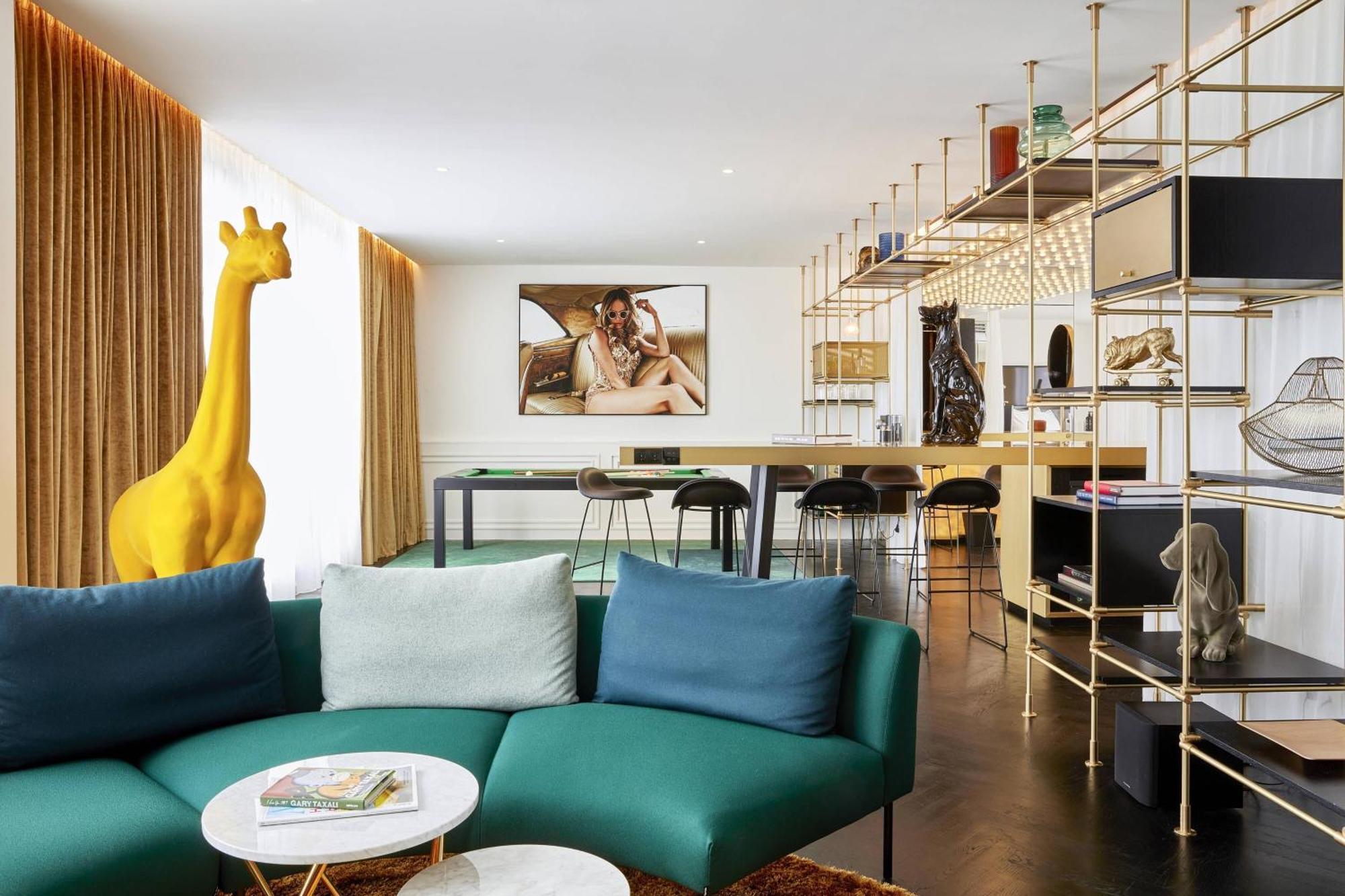 루머스 뮌헨, 오토그래프 컬렉션 호텔 외부 사진 The interior of a suite at the Standard London