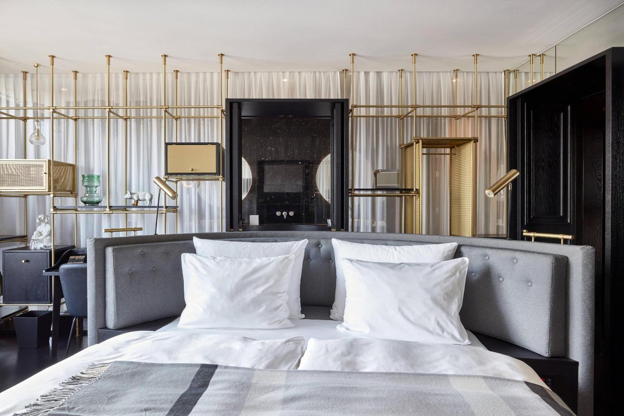 루머스 뮌헨, 오토그래프 컬렉션 호텔 외부 사진 A bedroom at the Mandarin Oriental